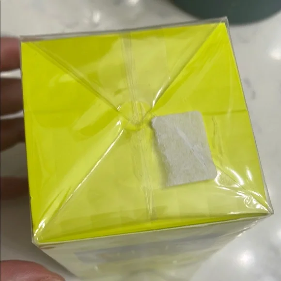 Valentino Born In Roma Yellow Dream 100ml/3.4 fl oz - Picture 5 of 5